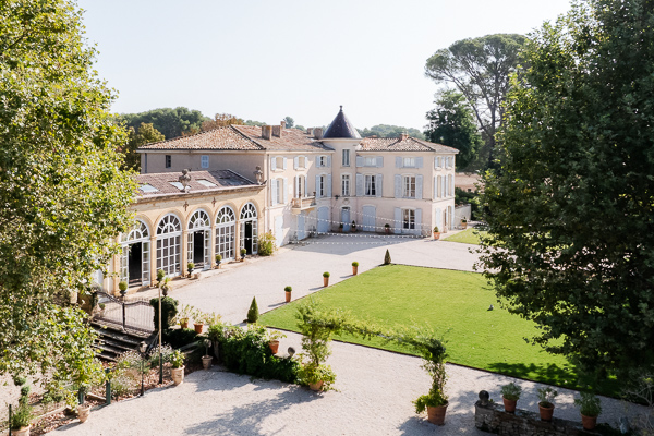 Photo de la cour du Château d'Alphéran