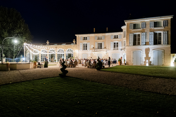 Photo lors du diner de mariage au Château d'Alphéran