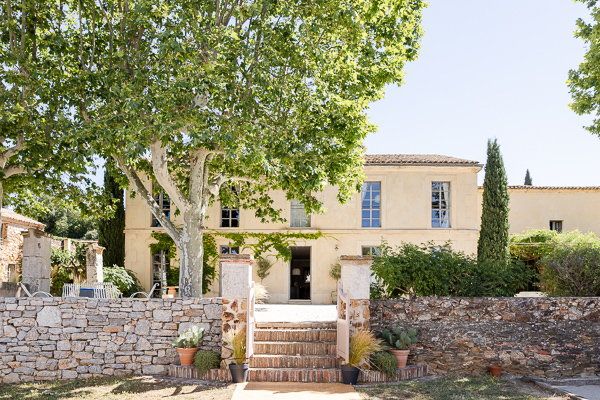 Photo de la façade du Clos Mireille Domaine Ott