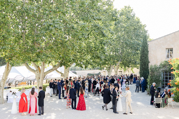 Photo de cocktail de mariage au Clos Mireille Domaine Ott