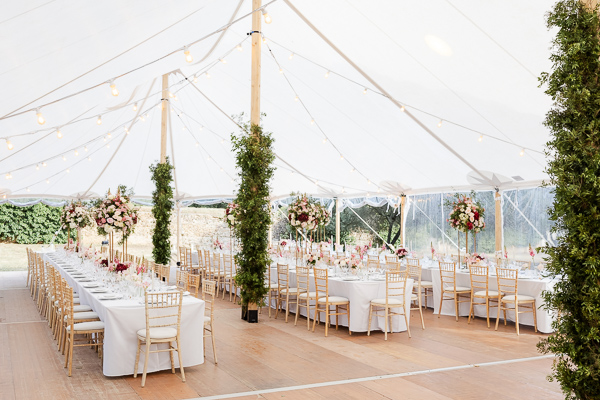 Photo de la tente pour le diner de mariage au Clos Mireille Domaine Ott