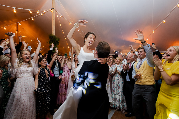 Photo de danse des mariés au Clos Mireille Domaine Ott