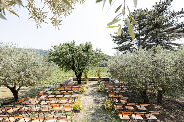 Photo de l'espace de cérémonie de mariage au Domaine de la Verrière Chêne Bleu