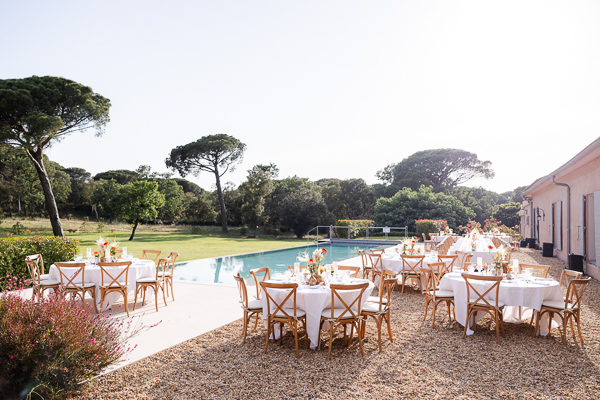 Terrasse et piscine du Domaine du Bourrian