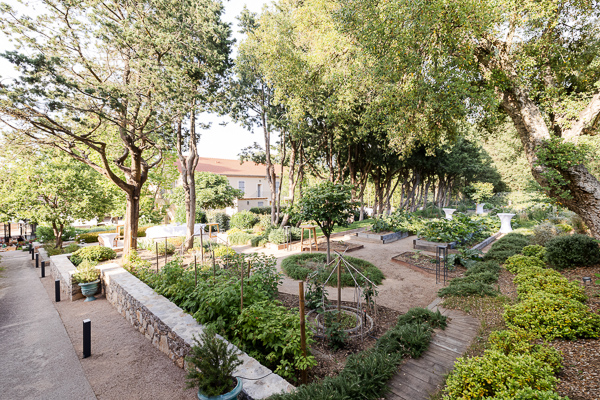 Jardin Blanc du Domaine du Bourrian