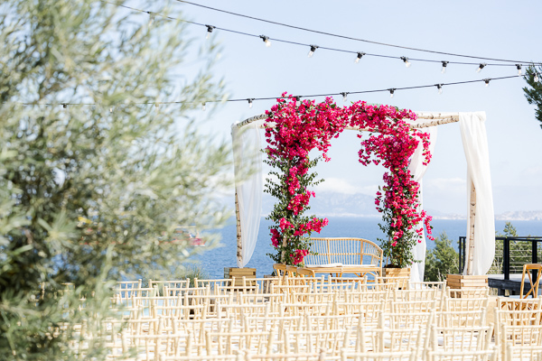 Mise ne place de la cérémonie de mariage au Fortin de Corbières