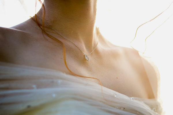 L'émotion est à son comble lors de l'échange des vœux sous le soleil du Sud.