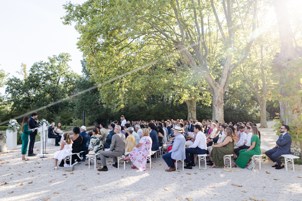 Cérémonie de mariage laïque dans le parc du Château de Valmousse.