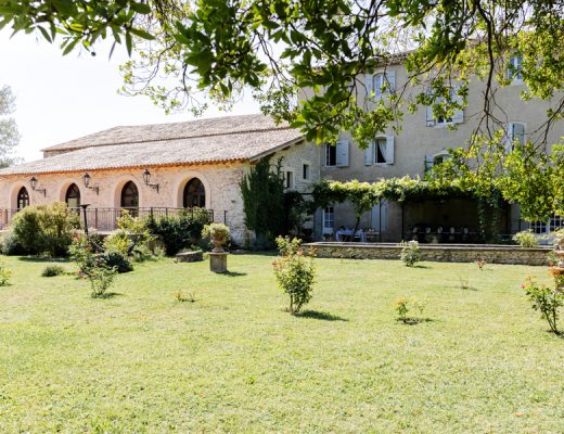 Le Domaine de Romanil, mas provençal et sa salle de réception pour un mariage à Saint-Rémy-de-Provence au cœur des Alpilles.